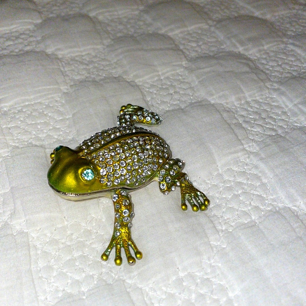 Vintage Hinged Pillbox Enameled and Rhinestone Frog